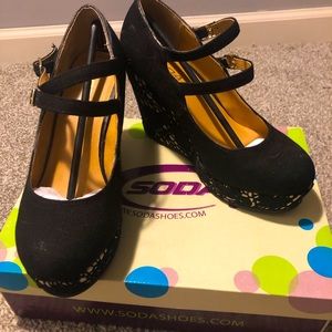Women’s Size 9 wedges